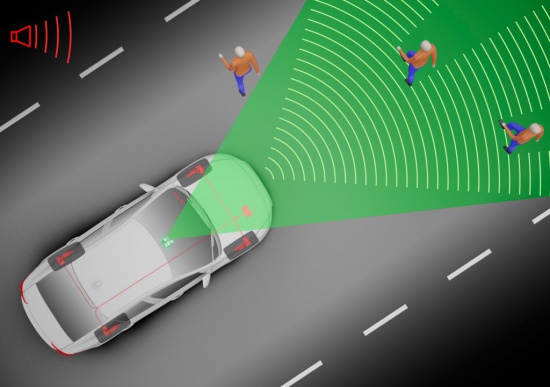 Volvo S60 стал первым в мире автомобилем, способным самостоятельно распознавать пешеходов и избегать столкновения с ними. Соответствующая система работает на скорости до 35 км/ч и числится в списке дополнительного оборудования.
