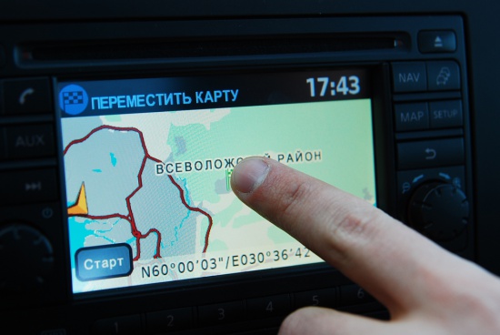 Отныне российские покупатели могут заказать версию с панорамной крышей, а также фирменной системой Nissan Connect, которая включает навигацию, интегрированную камеру заднего вида, монитор touch screen.