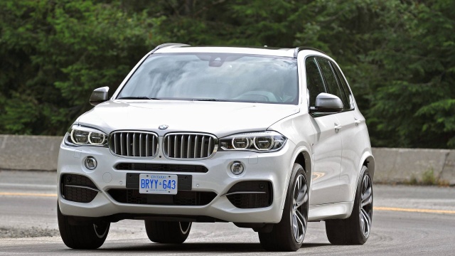 Этот двигатель разгоняет самый большой X7 до 100 км. в час за 5.5 секунд