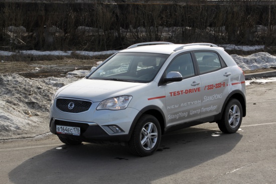 ���� � �������� SsangYong ������ ��� ������ ������� 2 �. � ��������� 149 � 175 �.�. � ����������� ��������� ��������� ���� ���������� �������� ���� �� ������. ��� ������ �������� � ����������������� ��������� (&laquo;���������&raquo; ��� &laquo;�������&raquo; - �� �����). 