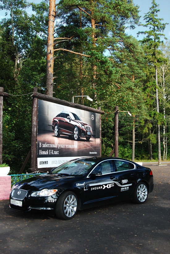 Новый E-класс и Jaguar XF... Главные оппоненты, ведь целевая аудитория у них - одна и та же.
