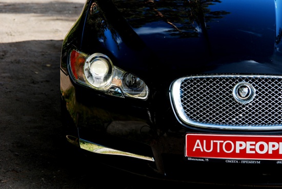 Сколько раз свою историю Jaguar менял эмблему! Пожалуй, выигрышнее всего смотрелся хищник, замерший в прыжке.